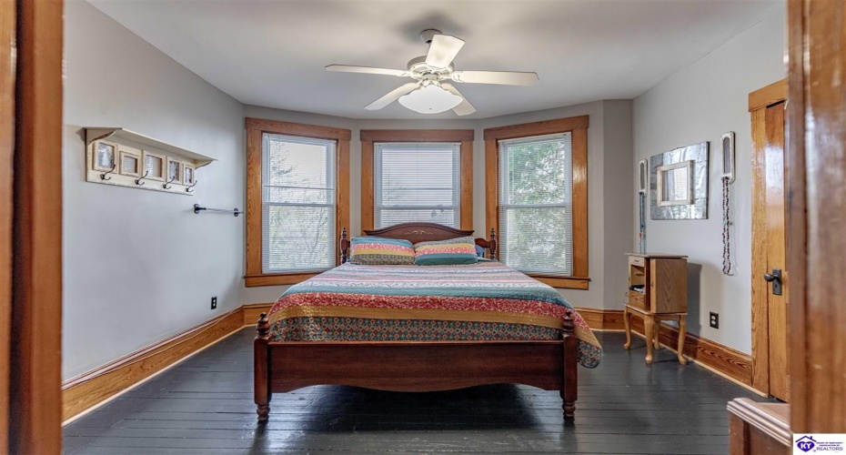 Poplar Street, Elizabethtown, Kentucky 42701, ,4 BathroomsBathrooms,For Sale,Poplar Street,HK24002008