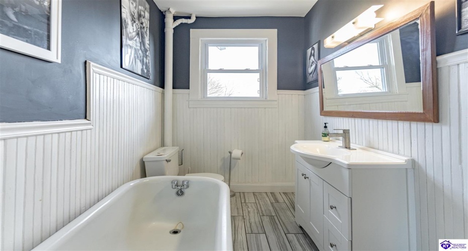 Poplar Street, Elizabethtown, Kentucky 42701, ,4 BathroomsBathrooms,For Sale,Poplar Street,HK24002008