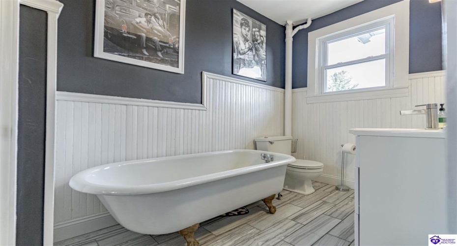 Poplar Street, Elizabethtown, Kentucky 42701, ,4 BathroomsBathrooms,For Sale,Poplar Street,HK24002008