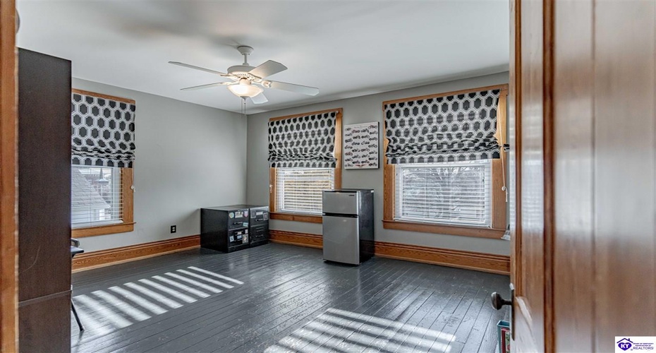 Poplar Street, Elizabethtown, Kentucky 42701, ,4 BathroomsBathrooms,For Sale,Poplar Street,HK24002008