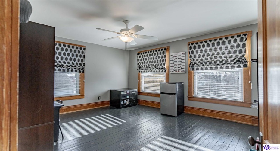 Poplar Street, Elizabethtown, Kentucky 42701, ,4 BathroomsBathrooms,For Sale,Poplar Street,HK24002008