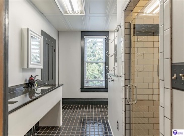 Poplar Street, Elizabethtown, Kentucky 42701, ,4 BathroomsBathrooms,For Sale,Poplar Street,HK24002008