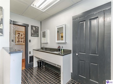 Poplar Street, Elizabethtown, Kentucky 42701, ,4 BathroomsBathrooms,For Sale,Poplar Street,HK24002008