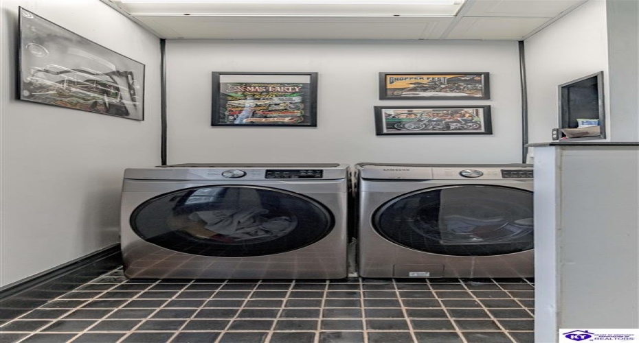 Poplar Street, Elizabethtown, Kentucky 42701, ,4 BathroomsBathrooms,For Sale,Poplar Street,HK24002008