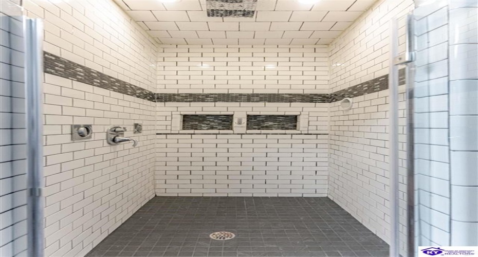 Poplar Street, Elizabethtown, Kentucky 42701, ,4 BathroomsBathrooms,For Sale,Poplar Street,HK24002008