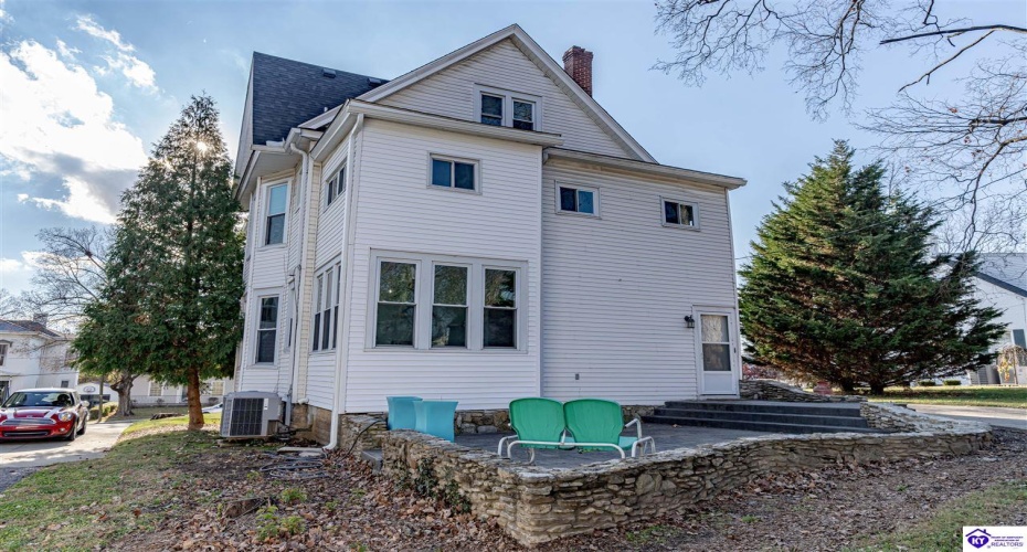 Poplar Street, Elizabethtown, Kentucky 42701, ,4 BathroomsBathrooms,For Sale,Poplar Street,HK24002008