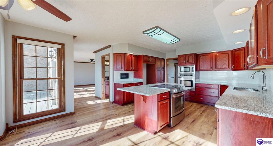 Sportsman Lake Road, Elizabethtown, Kentucky 42701, ,6 BathroomsBathrooms,For Sale,Sportsman Lake Road,HK24002012