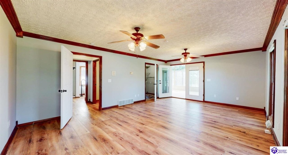 Sportsman Lake Road, Elizabethtown, Kentucky 42701, ,6 BathroomsBathrooms,For Sale,Sportsman Lake Road,HK24002012