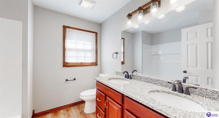 Sportsman Lake Road, Elizabethtown, Kentucky 42701, ,6 BathroomsBathrooms,For Sale,Sportsman Lake Road,HK24002012