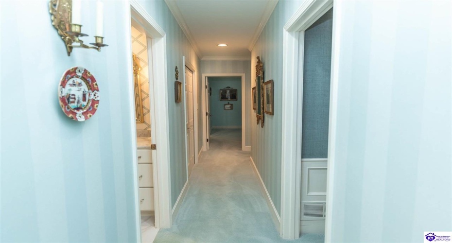 Coach Gate Wynde, Louisville, Kentucky 40207, ,2 BathroomsBathrooms,For Sale,Coach Gate Wynde,HK24002039