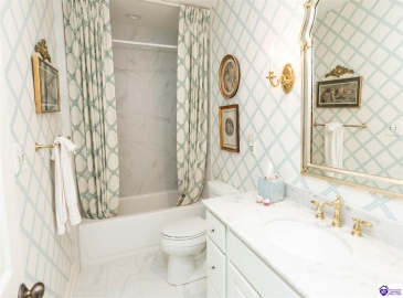 Coach Gate Wynde, Louisville, Kentucky 40207, ,2 BathroomsBathrooms,For Sale,Coach Gate Wynde,HK24002039