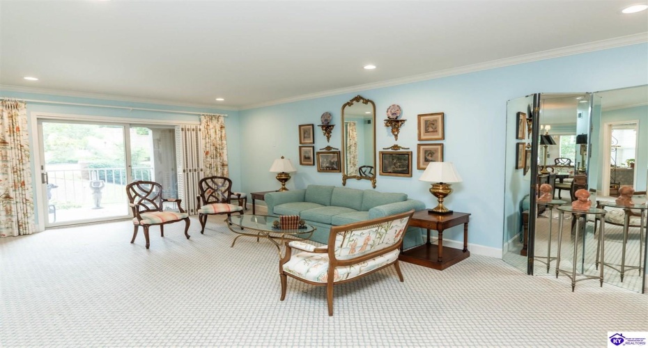 Coach Gate Wynde, Louisville, Kentucky 40207, ,2 BathroomsBathrooms,For Sale,Coach Gate Wynde,HK24002039