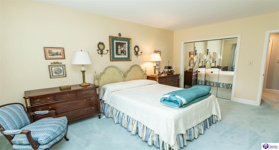 Coach Gate Wynde, Louisville, Kentucky 40207, ,2 BathroomsBathrooms,For Sale,Coach Gate Wynde,HK24002039