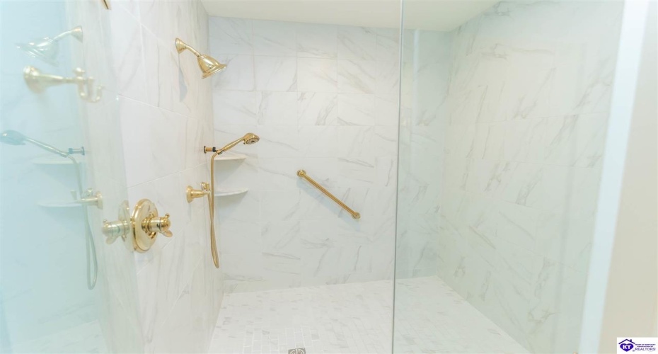 Coach Gate Wynde, Louisville, Kentucky 40207, ,2 BathroomsBathrooms,For Sale,Coach Gate Wynde,HK24002039