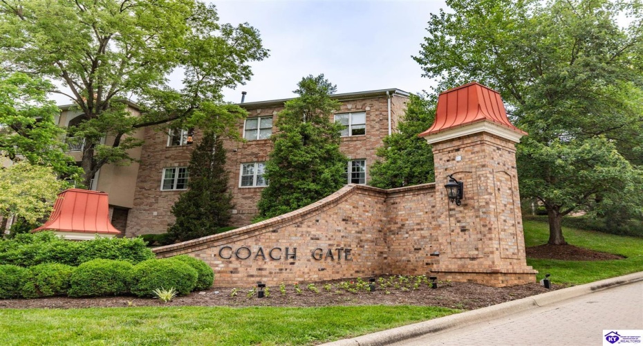 Coach Gate Wynde, Louisville, Kentucky 40207, ,2 BathroomsBathrooms,For Sale,Coach Gate Wynde,HK24002039
