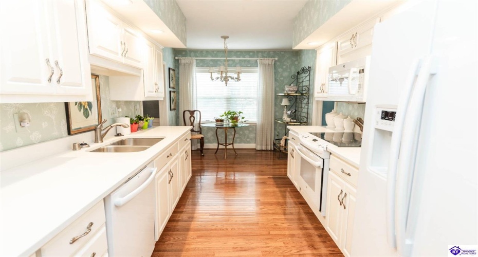 Coach Gate Wynde, Louisville, Kentucky 40207, ,2 BathroomsBathrooms,For Sale,Coach Gate Wynde,HK24002039