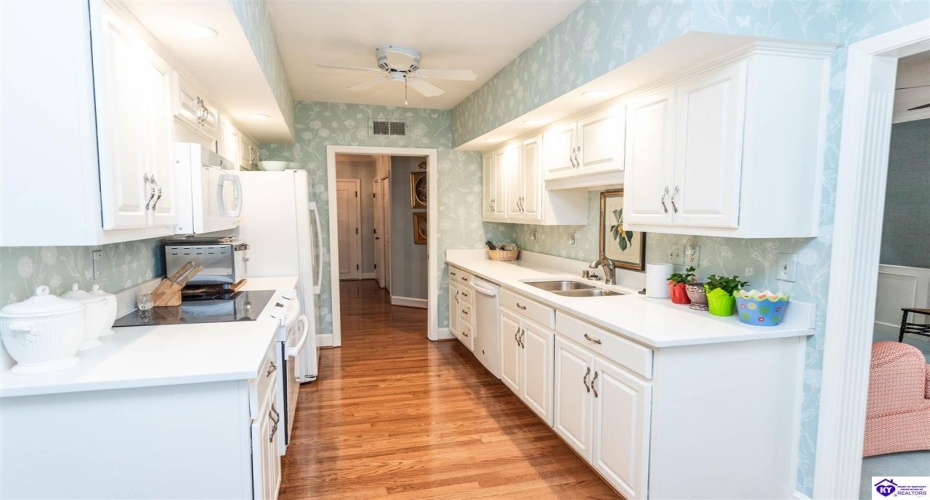 Coach Gate Wynde, Louisville, Kentucky 40207, ,2 BathroomsBathrooms,For Sale,Coach Gate Wynde,HK24002039