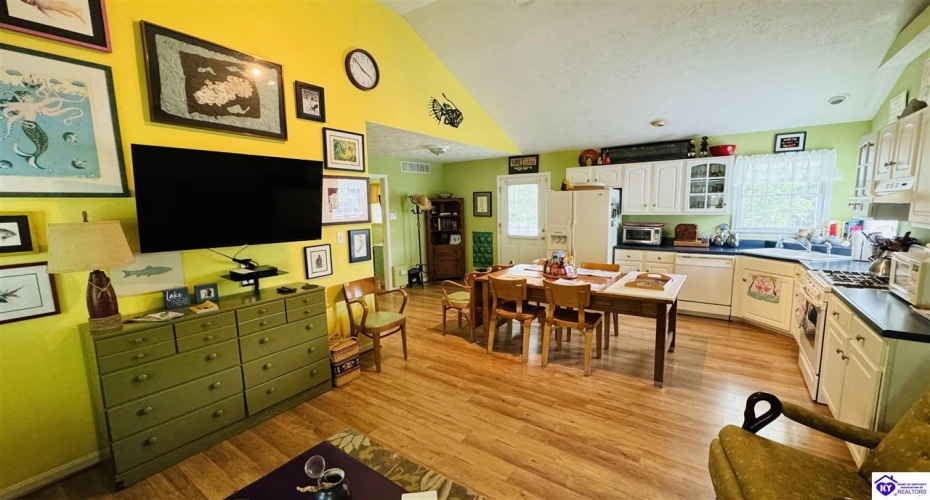 Lake Forest Lane, Westview, Kentucky 40178, ,2 BathroomsBathrooms,For Sale,Lake Forest Lane,HK24002080