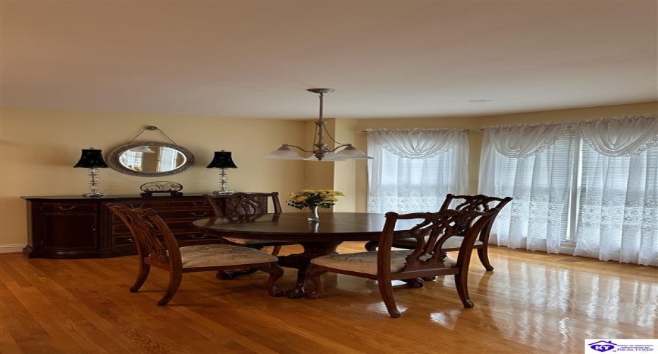 Jesse Ct, Fisherville, Kentucky 40023, ,3 BathroomsBathrooms,For Sale,Jesse Ct,HK24002106