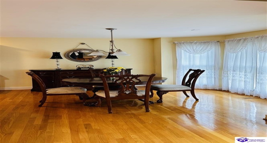 Jesse Ct, Fisherville, Kentucky 40023, ,3 BathroomsBathrooms,For Sale,Jesse Ct,HK24002106