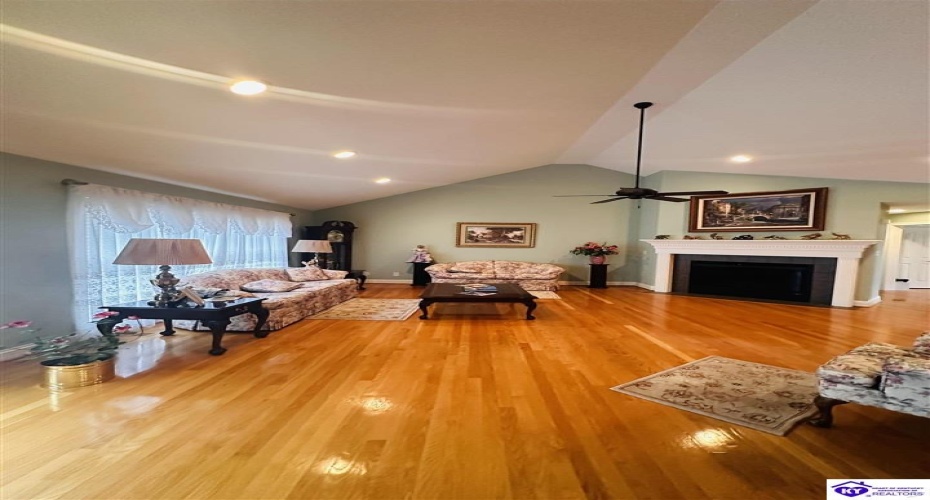 Jesse Ct, Fisherville, Kentucky 40023, ,3 BathroomsBathrooms,For Sale,Jesse Ct,HK24002106