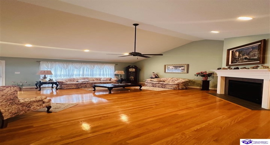 Jesse Ct, Fisherville, Kentucky 40023, ,3 BathroomsBathrooms,For Sale,Jesse Ct,HK24002106