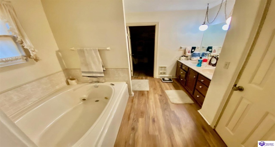 Concord Point Road, Falls Of Rough, Kentucky 40119, ,4 BathroomsBathrooms,For Sale,Concord Point Road,HK24002130