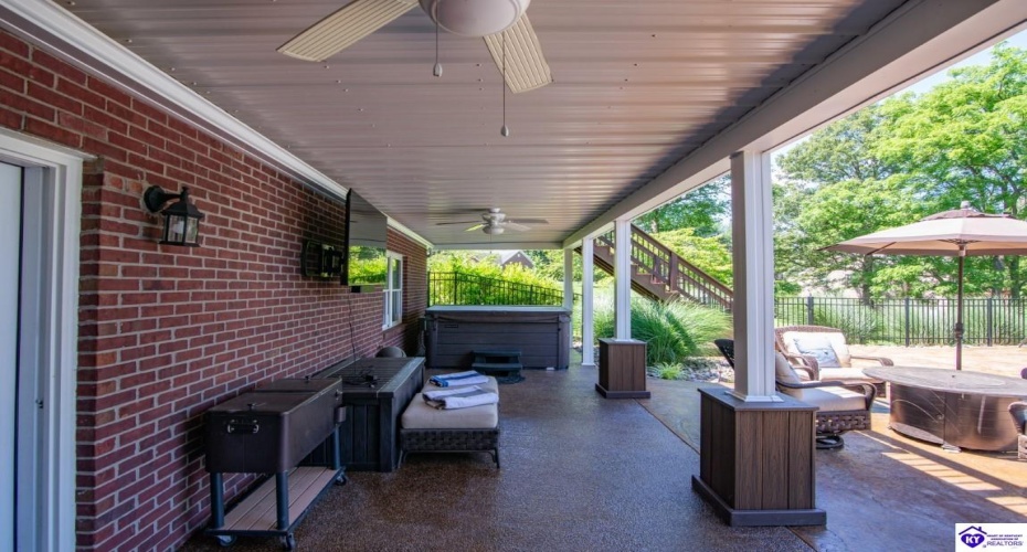 Hillcrest Drive, Brandenburg, Kentucky 40108, ,4 BathroomsBathrooms,For Sale,Hillcrest Drive,HK24002137