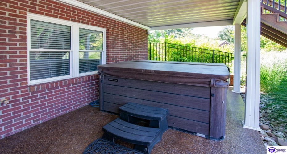 Hillcrest Drive, Brandenburg, Kentucky 40108, ,4 BathroomsBathrooms,For Sale,Hillcrest Drive,HK24002137