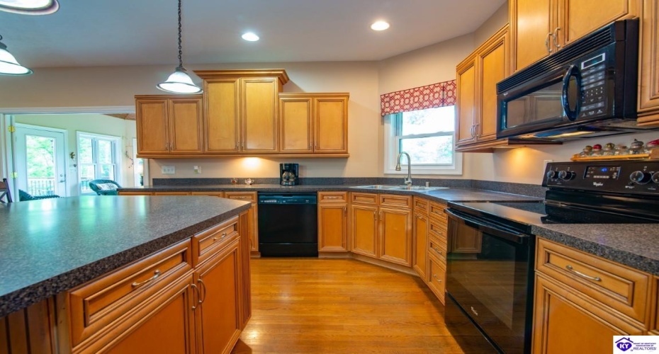 Hillcrest Drive, Brandenburg, Kentucky 40108, ,4 BathroomsBathrooms,For Sale,Hillcrest Drive,HK24002137