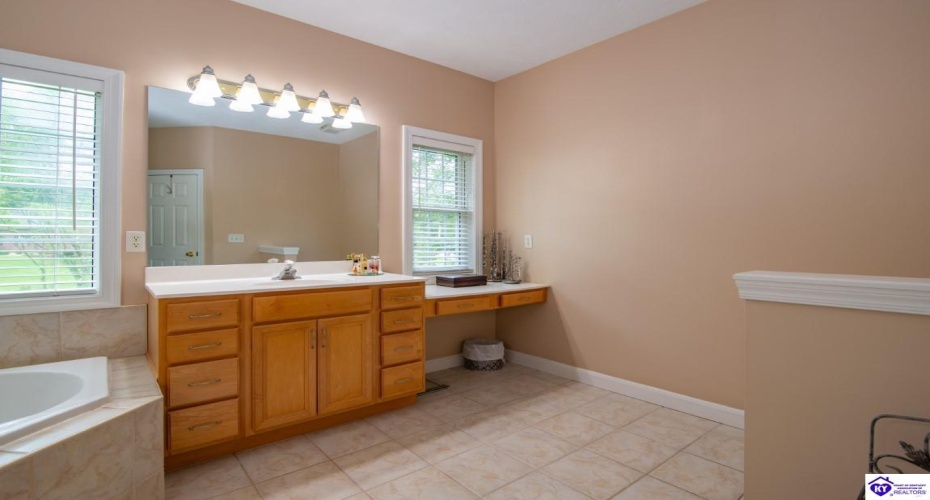 Hillcrest Drive, Brandenburg, Kentucky 40108, ,4 BathroomsBathrooms,For Sale,Hillcrest Drive,HK24002137