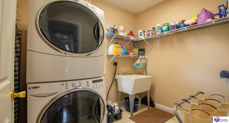 Hillcrest Drive, Brandenburg, Kentucky 40108, ,4 BathroomsBathrooms,For Sale,Hillcrest Drive,HK24002137