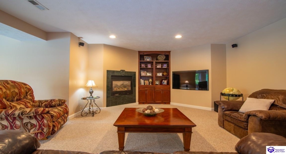 Hillcrest Drive, Brandenburg, Kentucky 40108, ,4 BathroomsBathrooms,For Sale,Hillcrest Drive,HK24002137