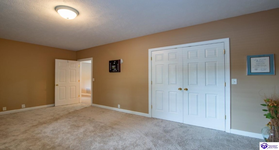 Hillcrest Drive, Brandenburg, Kentucky 40108, ,4 BathroomsBathrooms,For Sale,Hillcrest Drive,HK24002137