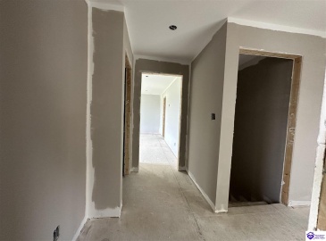 Bessels Boulevard, Louisville, Kentucky 40272, ,3 BathroomsBathrooms,For Sale,Bessels Boulevard,HK24002215