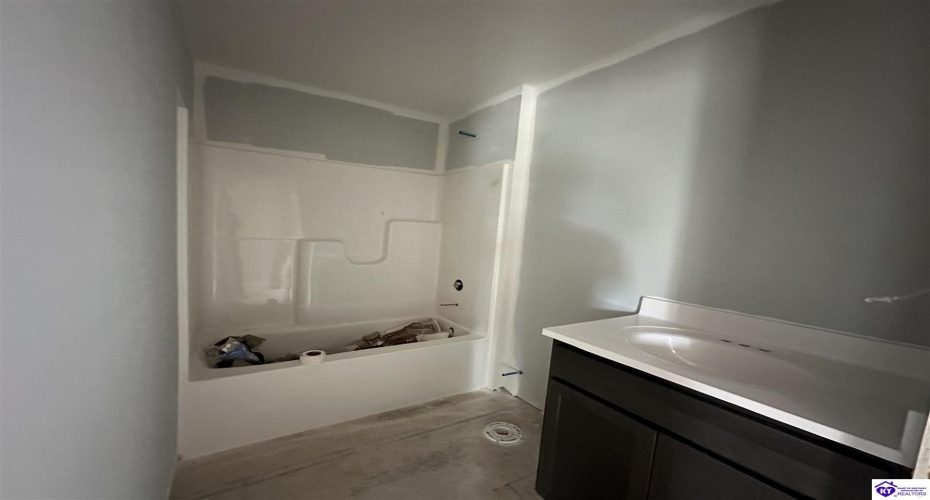 Bessels Boulevard, Louisville, Kentucky 40272, ,3 BathroomsBathrooms,For Sale,Bessels Boulevard,HK24002215