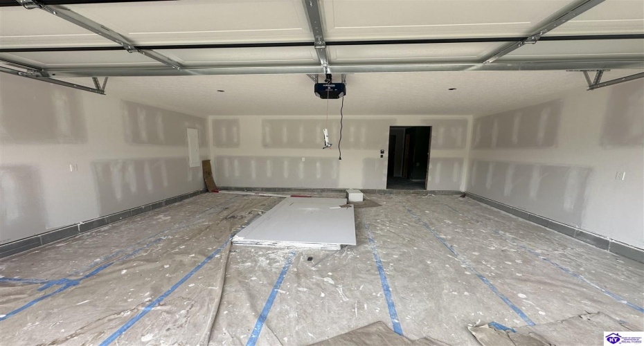 Bessels Boulevard, Louisville, Kentucky 40272, ,3 BathroomsBathrooms,For Sale,Bessels Boulevard,HK24002215