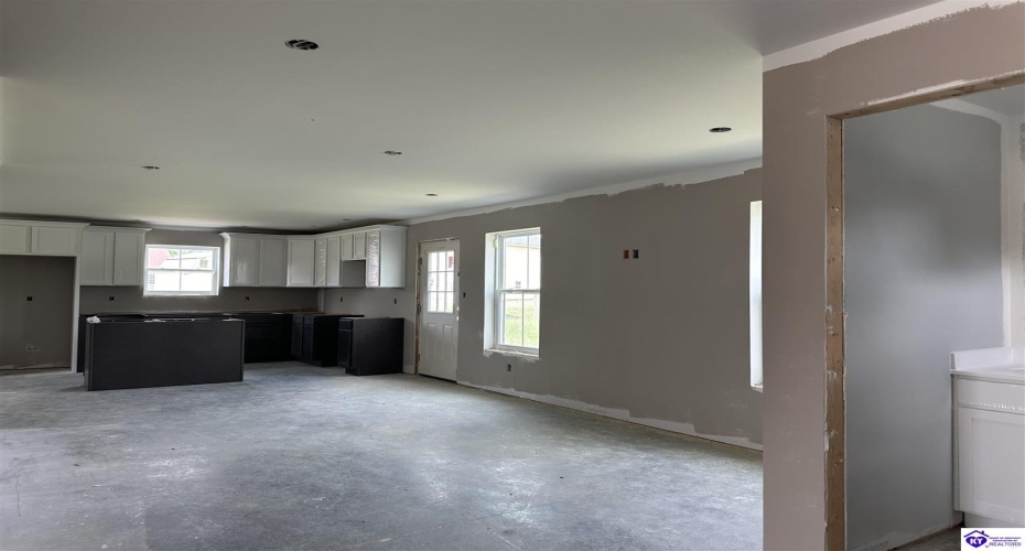 Bessels Boulevard, Louisville, Kentucky 40272, ,3 BathroomsBathrooms,For Sale,Bessels Boulevard,HK24002215