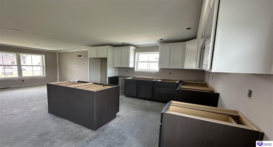 Bessels Boulevard, Louisville, Kentucky 40272, ,3 BathroomsBathrooms,For Sale,Bessels Boulevard,HK24002215