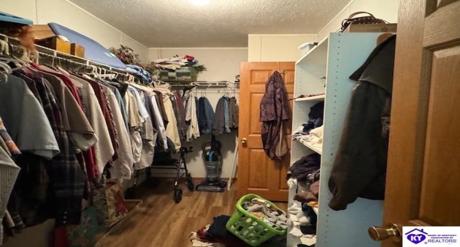 Cardinal Drive, Leitchfield, Kentucky 42754, ,2 BathroomsBathrooms,For Sale,Cardinal Drive,HK24002254