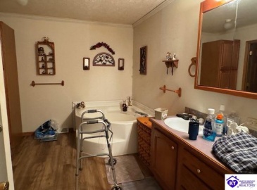 Cardinal Drive, Leitchfield, Kentucky 42754, ,2 BathroomsBathrooms,For Sale,Cardinal Drive,HK24002254