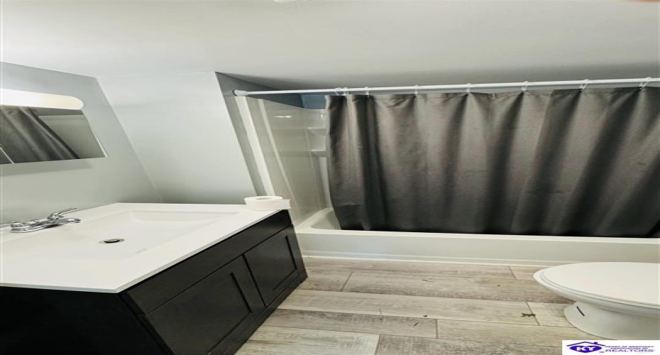 Foxwood Circle, Leitchfield, Kentucky 42754, ,1 BathroomBathrooms,For Sale,Foxwood Circle,HK24002259