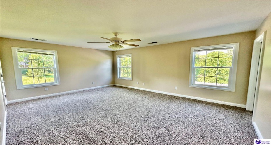 Pebble Beach Court, Vine Grove, Kentucky 40175, ,4 BathroomsBathrooms,For Sale,Pebble Beach Court,HK24000710