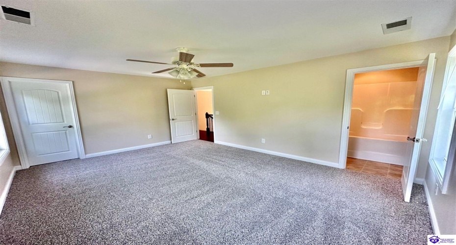 Pebble Beach Court, Vine Grove, Kentucky 40175, ,4 BathroomsBathrooms,For Sale,Pebble Beach Court,HK24000710