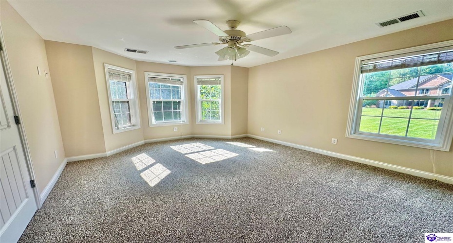 Pebble Beach Court, Vine Grove, Kentucky 40175, ,4 BathroomsBathrooms,For Sale,Pebble Beach Court,HK24000710