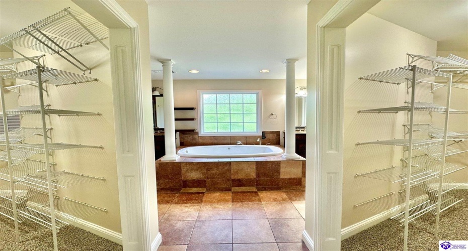 Pebble Beach Court, Vine Grove, Kentucky 40175, ,4 BathroomsBathrooms,For Sale,Pebble Beach Court,HK24000710