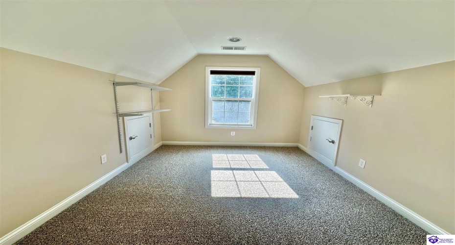 Pebble Beach Court, Vine Grove, Kentucky 40175, ,4 BathroomsBathrooms,For Sale,Pebble Beach Court,HK24000710