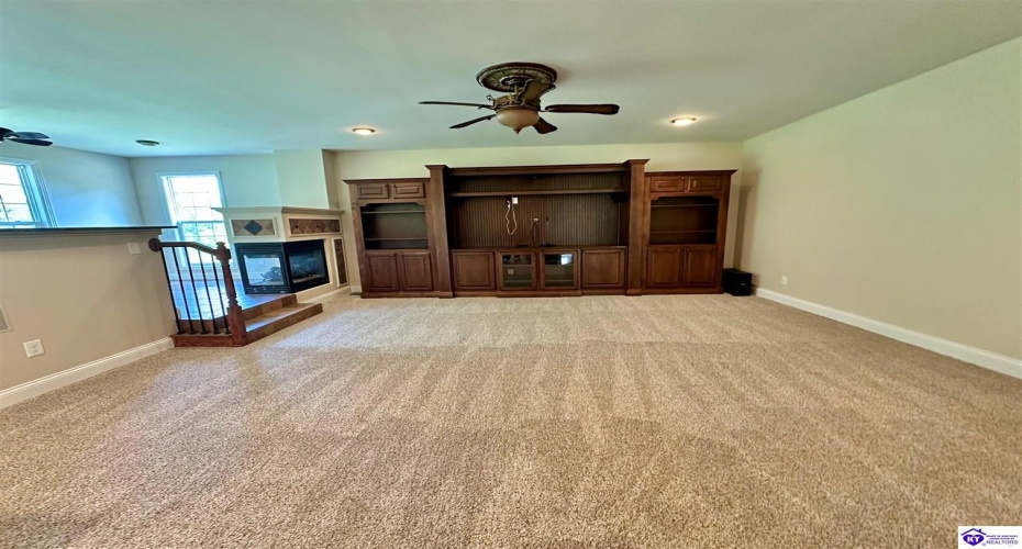 Pebble Beach Court, Vine Grove, Kentucky 40175, ,4 BathroomsBathrooms,For Sale,Pebble Beach Court,HK24000710