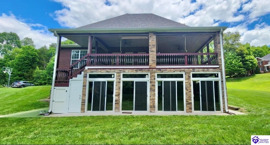 Pebble Beach Court, Vine Grove, Kentucky 40175, ,4 BathroomsBathrooms,For Sale,Pebble Beach Court,HK24000710