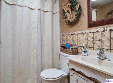 Greensburg Road, Buffalo, Kentucky 42716, ,2 BathroomsBathrooms,For Sale,Greensburg Road,HK24002281